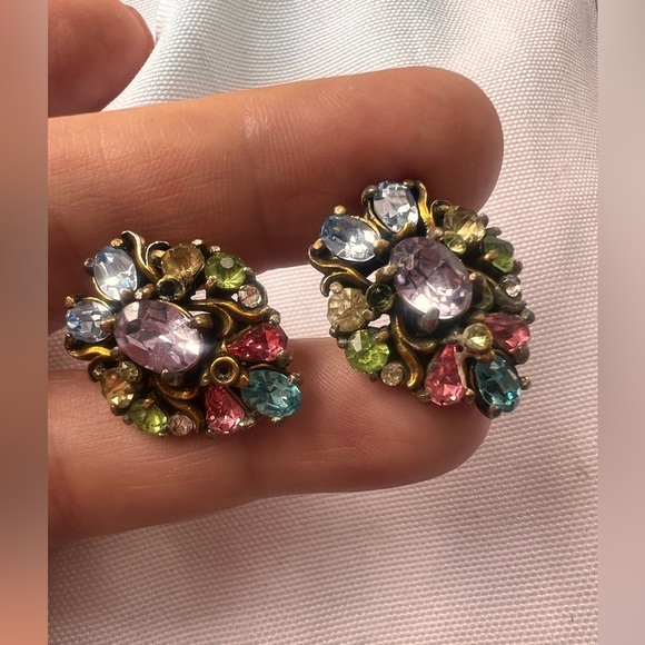 Hollycraft Signed VTG 1950 Multicolored Pastel Rhinestone Screw Back Earrings - Picture 1 of 8